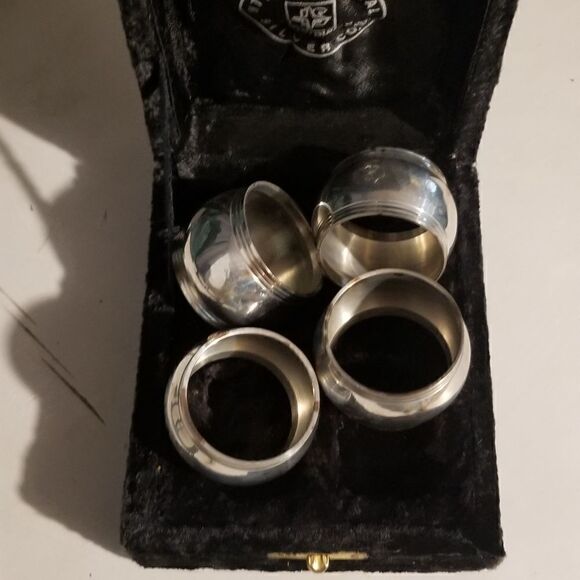Vintage Napkin holder set 4 with box International silver plated co. - Picture 1 of 15